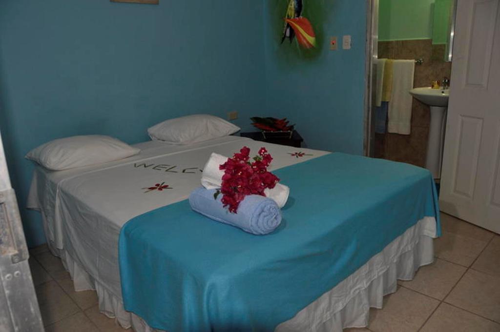 Fish Tobago Guesthouse Buccoo Bagian luar foto